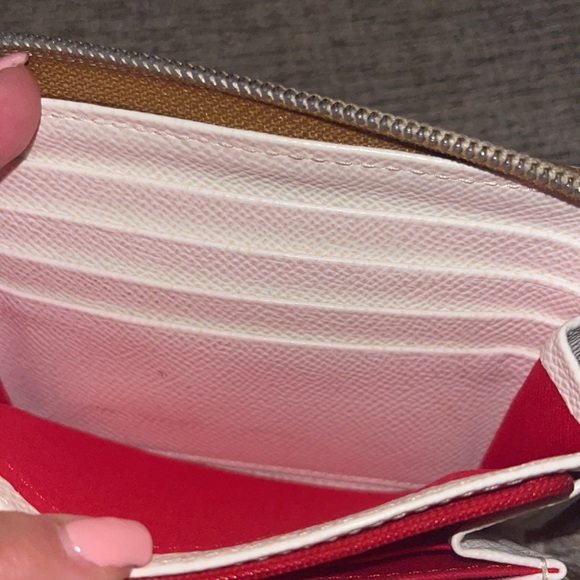 Dooney & Bourke White Pebble Medium Wallet - Picture 7 of 12